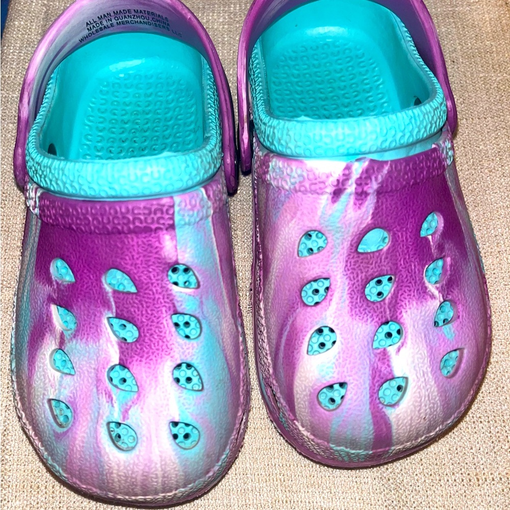 Child rubber closed toed clogs / size 11